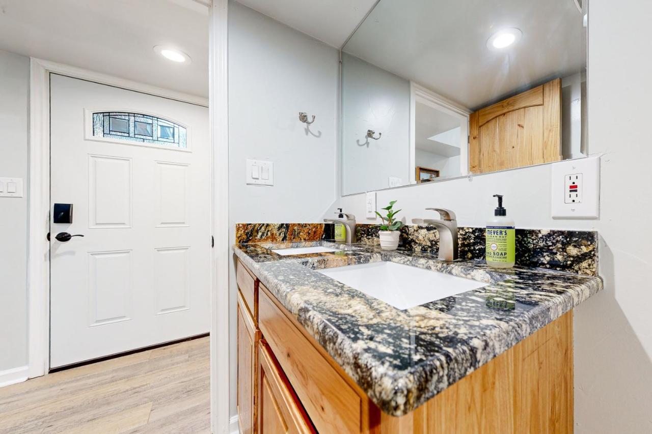 Apartamento Way To The Bay Horseshoe Bay Exterior foto